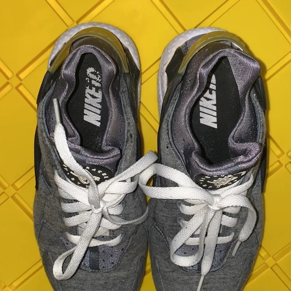 Nike Huarache grey